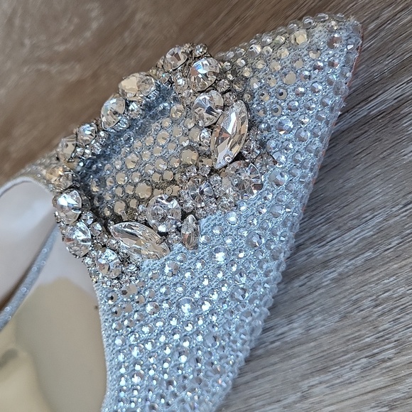 Badgley Mischka Cher II Silver Rhinestone Pump - 9.5 - Picture 8 of 14
